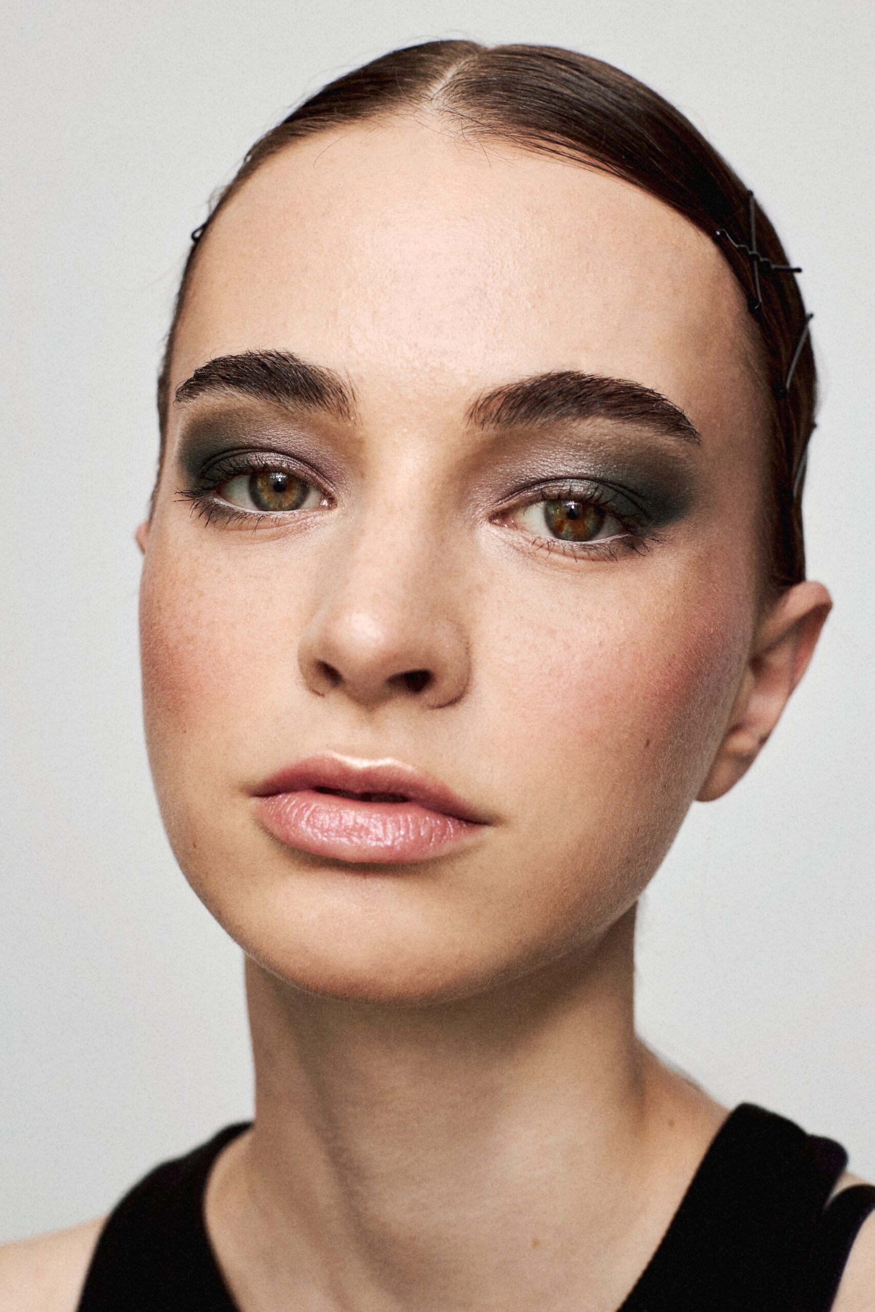 Model mit dunklerem Make up von Make up Artist Patrycja Zielinska